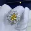 Anéis de banda S925 Sterling Silver Artificial Amarelo Anel de Diamante de Alto Carbono Banhado com Ouro 18k Anel Luxuoso Jóias Requintadas T0s7