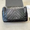 Borsa a tracolla da donna di design Jumbo classica francese Famosa doppia lettera Borsa a tracolla con patta trapuntata a forma di V a forma di V Borsa a tracolla con hardware in argento dorato