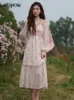 Casual Dresses Mishow French Floral Dress for Women 2024 Spring/Summer Lantern Sleeves V-hals A-Line Edible Tree Fungus MXC34L1307