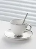Tazze Piattini Tazza da caffè e piatto in ceramica di lusso leggero europeo per ufficio, tè pomeridiano, combinazione di alta bellezza, colazione, latte