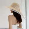 Chapeaux à large bord 2024 printemps / été perle maille arc chapeau de paille printemps été coréen protection solaire polyvalent banlieue pour les femmes YC151