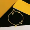 Designer diamant studörhängen hänge halsband kvinnor guld armband dekoration gyllene armband överdrivna armband öronnål smycken set bröllop gåva