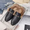 Dame Imitatie Konijnenhaar Winter Warme Schoenen Korte Pluche Voorzijde Gesloten Teen Halve Glijbanen Voor Buiten Leer Metalen Ketting Slippers 240118