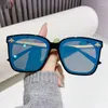 Solglasögon 2024 Små fyrkantiga kvinnor Män lyxmärke Bee Sun Glasses Ladies Special Eyewear UV400 Girls Oculos de Sol Gafas