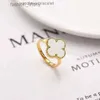 2023 Classic van clover Engagement ring Fashion Shell Mother Shell Four-leaf Clover Ring High Quality 18k Gold Plated Designer Ring Luxury Jewelry