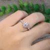 Klusterringar AAW Flower Shape 14K White Gold Round Cut Lab Grown Diamond Engagement Ring 1.08 CVD med IGI Certificate