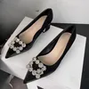 Zapatos de vestir Damas en venta 2024 Slip Bombas de mujer Otoño Punta puntiaguda Rhinestones sólidos Lentejuelas Tacón medio Tacones altos elegantes