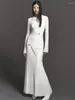 Casual klänningar DEAT Kvinnors modeklänning o-hals långärmad skarvad metallknapp Strech Design Midja Elegant Autumn 2024 13DB4092