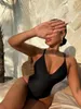 Damskie stroje kąpielowe seksowny Criss Cross One Piece Swimsuit 2024 Kobiety Solid White Hollow Out Monokini Bathing Kąpiec