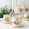 Fiori di rosa Bone China Set da caffè Porcellana britannica Tè Pentola in ceramica Cremiera Zuccheriera Teatime Teiera Tazza Tazza 240130