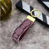 Man Woman Key Lovers Designer Chain Buckle Car Keychain Handgjorda läder Keychains Män Kvinnor Väskor Pendant Tillbehör 7 Färgkedja