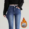 Женщины тепловые джинсы Зимние снежные теплые плюшевые растяжки скинни с густыми джинсовыми брюками с длинными брюками ретро синие карандаш 240127