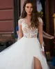 Delicati abiti da sposa in pizzo A Line con maniche lunghe Illusion Collo trasparente Boho Beach Abiti da sposa Sweep Train Sexy Coscia divisa Ricevimento sposa Robes de Mariee CL3287