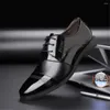 Chaussures habillées Parties Elegance Luxe 2024 Talons Snekers pour hommes Semi-formel Homme Baskets Sport Obuv Er Revente