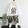 Kledingsets Kinderjongen Lente camouflageset Mode en herfstsweatshirt tweedelig