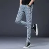 メンズジーンズの弾力性デニムパンツ服シンプルヒップホップロングジーンズメンズルースストレート韓国バージョンリトルフィートズボンカジュアルYQ240205