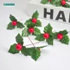 Dekorativa blommor 24st jul Holly lämnar konstgjorda små bär diy kransarrangemang bröllopsfest för år gåvor heminredning