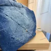 Sac à dos en denim de lavage pour femmes de créateur avec poignée supérieure 30x35cm Matériel argenté Chaîne en matelasse Treillis de diamant Grand sac à main à bandoulière avec sac à main à fermeture éclair