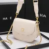 Echt lederen modieuze zadeltas voor dames nieuwe kleine geurige stijl diamanten rasterkettingtas, koeienhuid crossbody tas, trendy schoudertas