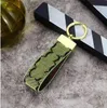 Man Woman Key Lovers Designer Chain Buckle Car Keychain Handgjorda läder Keychains Män Kvinnor Väskor Pendant Tillbehör 7 Färgkedja