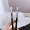 Luxury Ebony Handle Eyeshadow Makeup Brush avsmalnande överallt ögonblandning Baslager Kosmetikborste