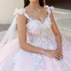 肩から薄ピンクのビーズタッセルQuinceanera Dress Ball Gown 3D FlowersアップリケレースCorset Vestido de 15 Anos