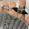 Cluster ringen Y2K Kpop Dark Crystal Heart Zircon Cross Ring Gothic Black Bat Wing Chain Goth Grunge Egirl onregelmatig dubbel