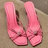 Slippers em forma de coração em forma de coração embelezado sandálias rosa 2024 Socialite francesa de pé