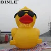 wholesale Bateau gratuit 10 mH (33 pieds) avec décoration de plage de ventilateur grand canard gonflable modèle animal géant gros canards en caoutchouc pour la publicité