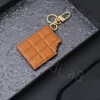 Chaveiro de couro de chocolate marrom de alta qualidade portátil bagagem carro chaveiro pingente top designer jóias flor antiga chaveiros para charme homens mulheres