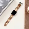 Erstaunliche Lederarmband-Armbänder für Apple Watch 38 mm, 40 mm, 41 mm, 42 mm, 44 mm, 45 mm, 49 mm, luxuriöse, hochwertige Uhrenarmbänder für iWatch 8, 7, 6, 5, 4 mit Logo-Box für Damen und Herren