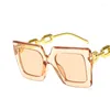 Okulary przeciwsłoneczne 2024 Square Retro Square Spersonalizowany ograniczony łańcuch ramy Kobiety moda Vintage Sun okulary Lunette de Soleil Femme