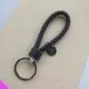 Porte-clés mode corde tressée en cuir porte-clés pendentif hommes et femmes accessoires nécessités quotidiennes cadeaux 2024 3 couleurs