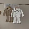 Kläderuppsättningar 2024 Autumn Baby Long Sleeve Clothes Set Cute Spädbarn LAPEL Sticked Cardigan FLAGE PANTS 2PCS Suit Ins Girls