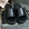 Pantofole con lettera a stampa completa della nuova stazione europea di design 2024 sandali da donna di marca di moda estiva di Parigi pantofole spesse sandali scorrevoli con piattaforma vintage
