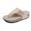 Slippers Med Glitter Slides Rubber Flip Flops Shoes Woman 2024 على إسفين كبير الحجم منصة أنثى Jelly Hawaiian Soft Casua