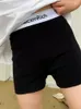 Byxa flickors fashionabla hög midja shorts barnkläder 2024 vår och sommarkoreanska avslappnade brev i midjan leggings