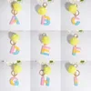 Porte-clés 26 lettres porte-clés mignon jaune peluche boule pendentif initiales porte-clés pour femmes fille sac à main ornements mode voiture sac accessoires