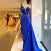 ASO EBI Royal Blue Mermaid Prom klänningar en axel ruched pärlstav kvinnor formella klänningar elegant satin svep tåg andra mottagning kvällsklänning vestidos cl3278