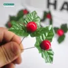 Dekorativa blommor 24st jul Holly lämnar konstgjorda små bär diy kransarrangemang bröllopsfest för år gåvor heminredning