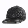 Casquettes de balle mâle 2024 printemps/hiver en cuir véritable tête de mouton Protection Baseball noir Plaid gaufrage chapeau réglable pour homme