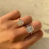 Choucong Fedi nuziali di marca Gioielli di lusso Vero 100% Argento sterling 925 Fiore di ghiaccio Taglio Bianco Moissanite Pietre preziose Diamanti Festa Eternità Anello da sposa per donna Regalo