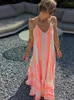 Casual Dresses Sexig V-ringad lapptäcke Halter Långt för kvinnor ärmlös rygglös tryck Vestidos Fashion Loose Robes 2024 sommar