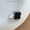 2024 Fashion Jewelry Designer Van Clover Cleef Rings Crystal Ring for Women 4Four Leaf Charm Ring Gold Plated Silver Wedding Women Gift Justerbar lämplig Appl V4km