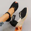 Sandalen mit Slope-Absatz aus Leder für Damen, breite Breite, zum Binden, flach, Pride, Größe 11