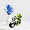 Biker Kikker En Zijn Oude Dame Beeldje Tuin Hars Kikker Ornament Woonkamer Tafel Sculptuur Ambachten Woondecoratie 240131