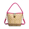 Bolsa feminina estampada francesa avançada, versátil, casual, de um ombro, crossbody, 2024, 78% de desconto, atacado da loja