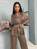 Kvinnors tvåbitar byxor ClaceCive Casual Print Home Suits Female Fashion Loose High midja Set Elegant Lace-Up Long Sleeve Robes Women