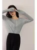 女性のセーターZiqiaoスリムフィット2024年秋のための汎用性の高い長袖ウールニットシャツ