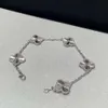 Bracelet de créateur Van Cleff Bijoux 4/Quatre Feuilles Trèfle Petit Design V Or Plaqué Épais 18k Or Cinq Fleur Bracelet Pour Femmes CNC Statique Travail Laser Sens